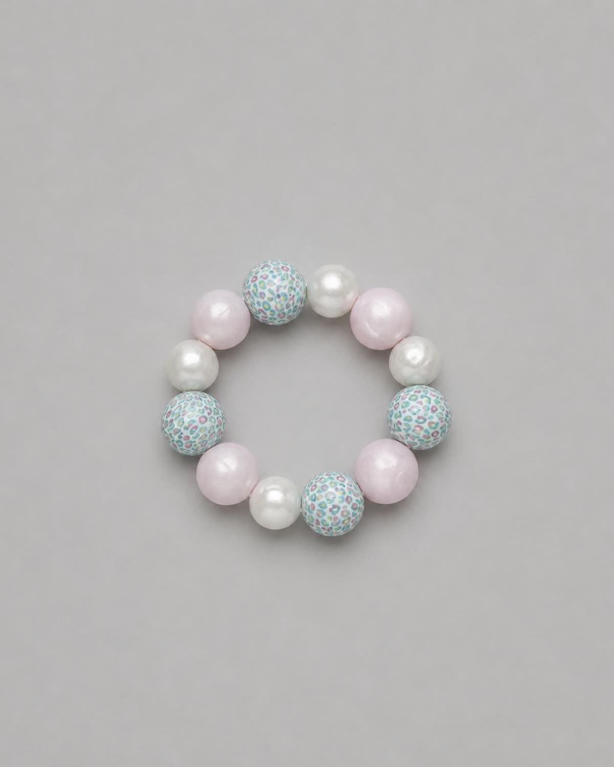 Anneau de dentition Léopard Pastel : perles blanc nacré, rose nacré et perles imprimées léopard aux tons pastel